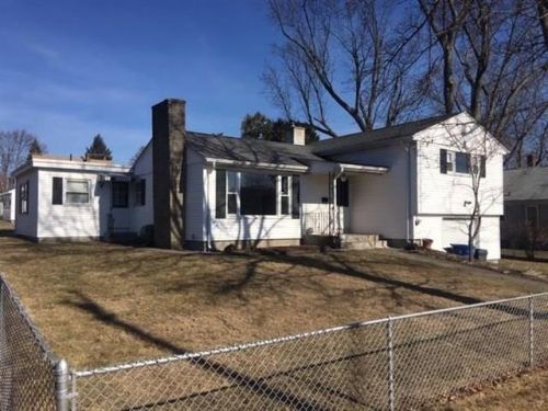 28 Barrows St, Cumberland, RI 02864 exterior