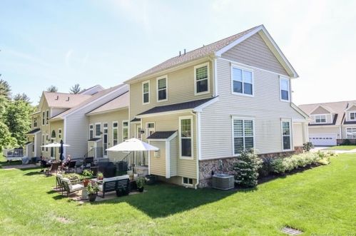 91 Ridgewood Dr, Waterbury, CT 06710 exterior