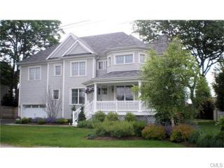 117 Carlynn Dr, Fairfield, CT 06824 exterior