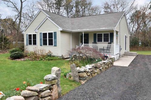 38 Pasture Ln, Charlestown, RI 02813 exterior