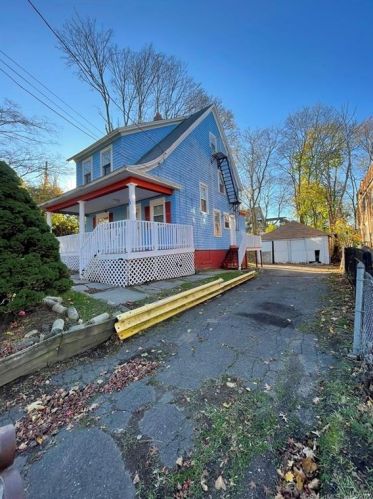 14 Center St, Meriden, CT 06450 exterior