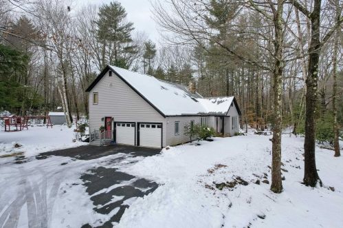 4 Ridgewood Dr, Kingston, NH 03848 exterior