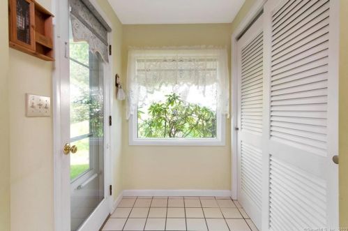 4 Chester St, Norwalk, CT 06850 exterior