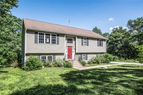 8 Kingston St, Johnston, RI 02919 exterior