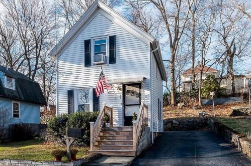 36 Acorn Ct, United States Coast Guard Ac, CT 06320 exterior