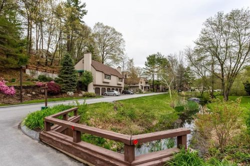 20 Mallard Dr, Farmington, CT exterior