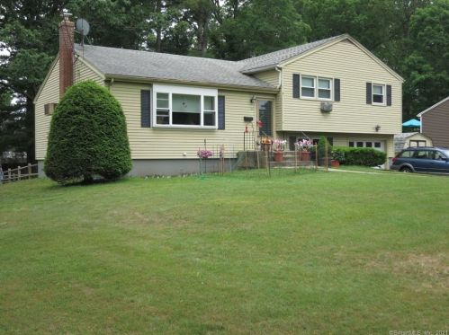 120 Midland Dr, Colchester, CT 06415 exterior