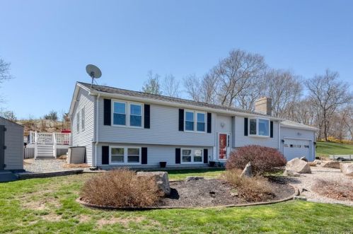 26 Kingfisher Way, Waterford, CT 06385 exterior