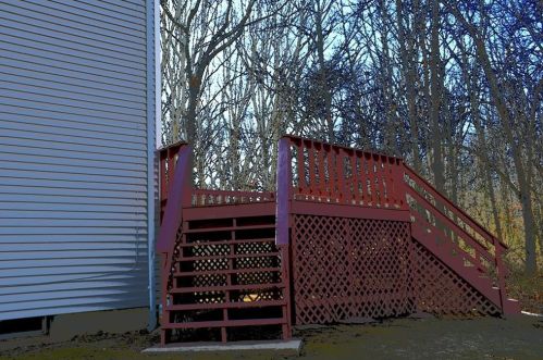 135 Fairway Dr, North-Kingstown, RI 02852 exterior