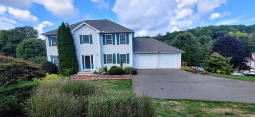 48 Colonial Heights Rd, North Haven, CT 06473 exterior