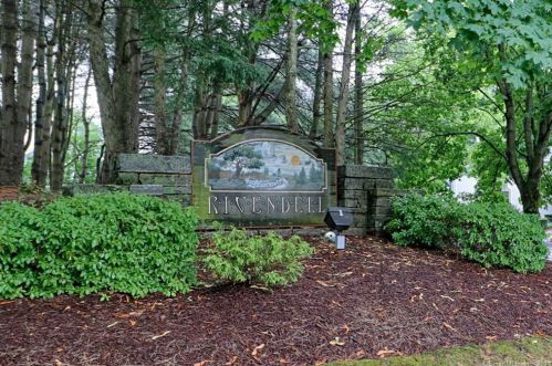 56 Katherine Ct, Huntington, CT 06484 exterior