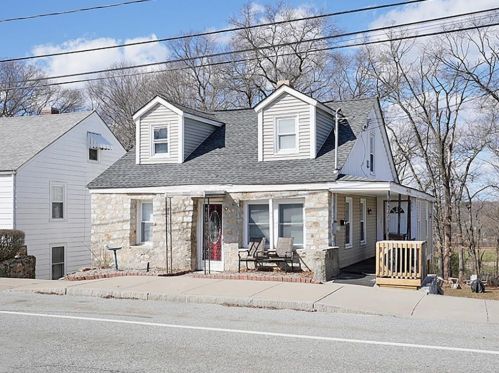 256 Aylsworth Ave, Woonsocket, RI 02895 exterior