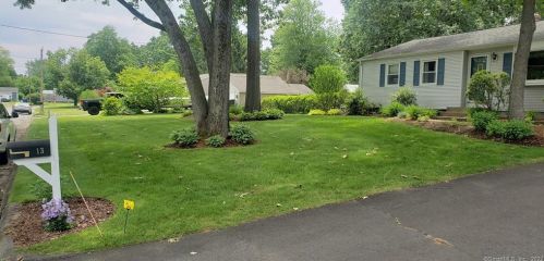 13 Robin Rd, Windsor-Locks, CT 06096 exterior