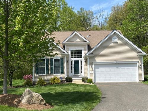 76 Links Way, Seymour, CT 06478 exterior