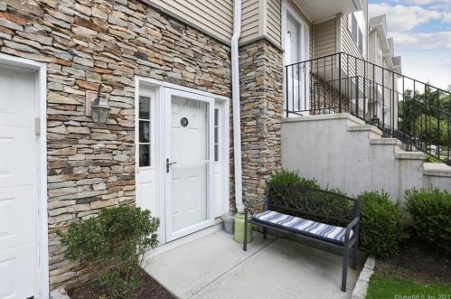 18 Riverview Ct, Brookfield Center, CT exterior