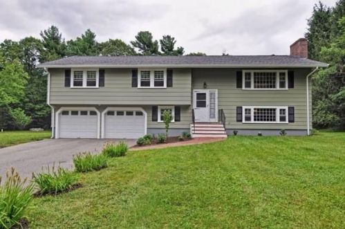 2 Appletree Ln, Walpole, MA 02081 exterior