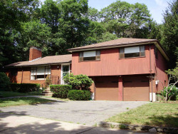 109 Dorcar Rd, Newton, MA 02459 exterior