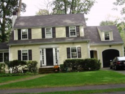 564 Quinobequin Rd, Newton, MA 02468 exterior