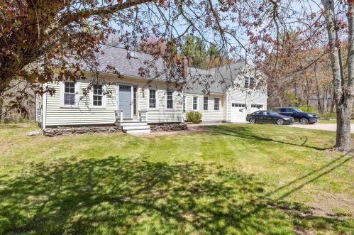 18 Squamscott Rd, Stratham, NH 03885 exterior