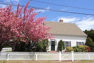 55 Cottage St, Edgartown, MA 02539 exterior