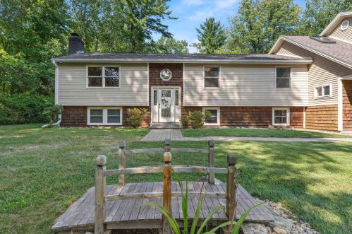 93 Winnicutt Rd, Stratham, NH 03885 exterior