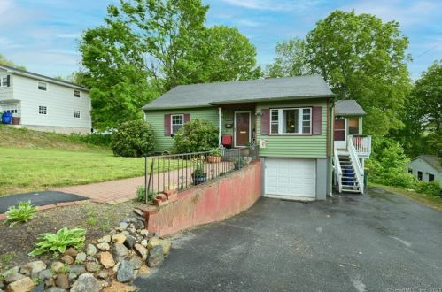 173 Melbourne Ter, Waterbury, CT 06704 exterior