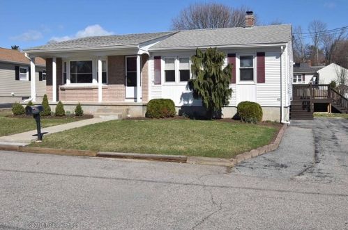 18 Oregon Ave, North-Providence, RI 02911 exterior