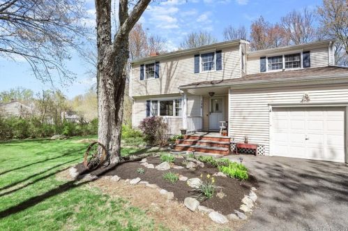 130 Far Horizon Dr, Upper-Stepney, CT 06468 exterior