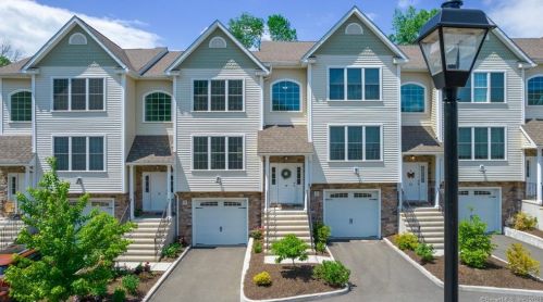 17 Oak Meadow Dr, Brookfield Center, CT 06804 exterior