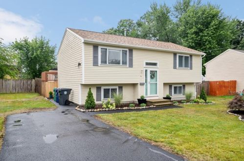 10 Mary Beth Dr, Warwick, RI 02886 exterior