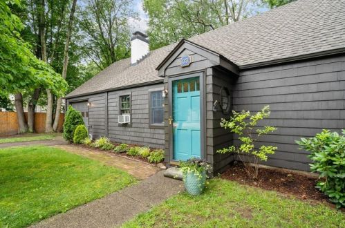 133 Phillips Rd, East-Greenwich, RI 02818 exterior