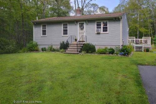 832 Durfee Hill Rd, Glocester, RI 02814 exterior