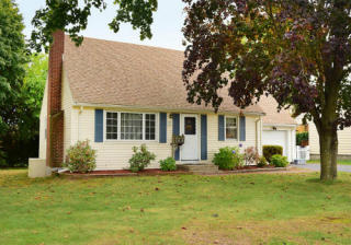 614 Fenn Rd, Hartford, CT 06111 exterior