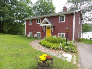 156 Sandogardy Pond Rd, Tilton, NH 03276 exterior