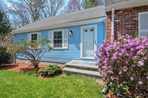 101 Newell Dr, Cumberland, RI 02864 exterior