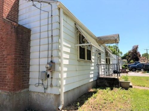 46 Windermere Ave, Ellington, CT 06029 exterior