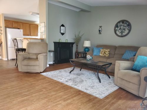 30 Laurel Cir, East-Windsor, CT 06088 exterior