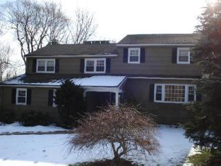 57 Red Stone Dr, Simsbury, CT 06089 exterior