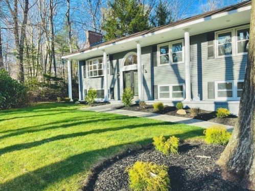 13 Holbrook Ln, Paxton, MA 01612 exterior