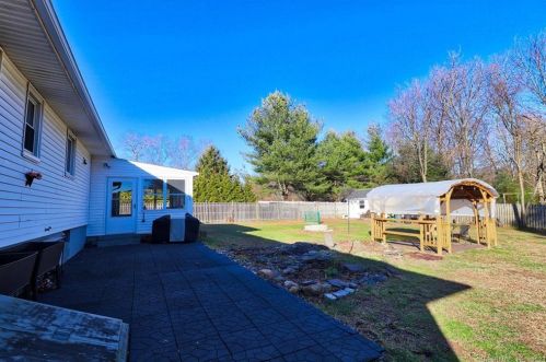 27 Canfield Rd, Seymour, CT 06483 exterior