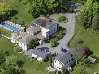 532 Paradise Ave, Middletown, RI 02842 exterior