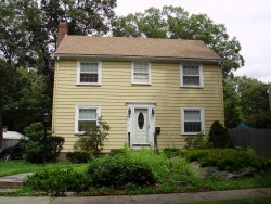 4 Pierrepont Rd, Newton, MA 02462 exterior