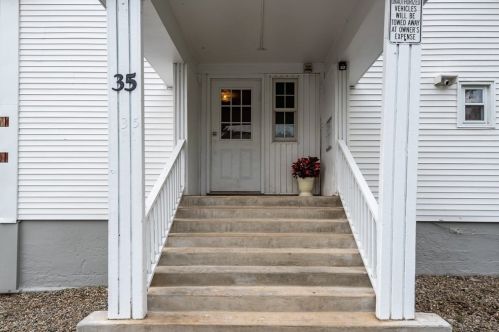 35 Grammont Rd, Worcester, MA 01607 exterior