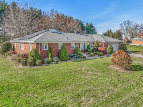 441 Farm Hill Rd, Middletown, CT 06457 exterior