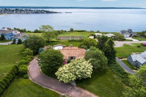 775 Boston Neck Rd, Narragansett, RI 02882 exterior