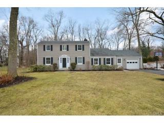 8 Revere Rd, Tokeneke, CT 06820 exterior