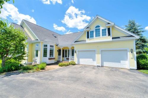 7 Hawkins Pond Ln, Salem, NH 03079 exterior