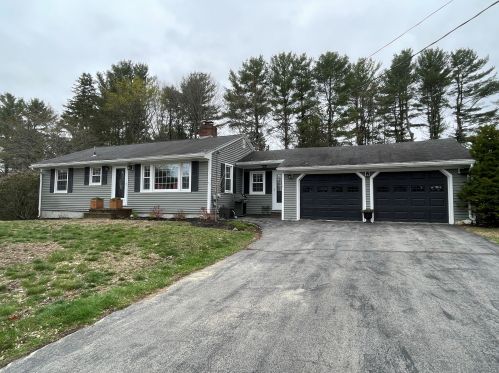 15 Hedgerow Dr, Cumberland, ME 04021 exterior