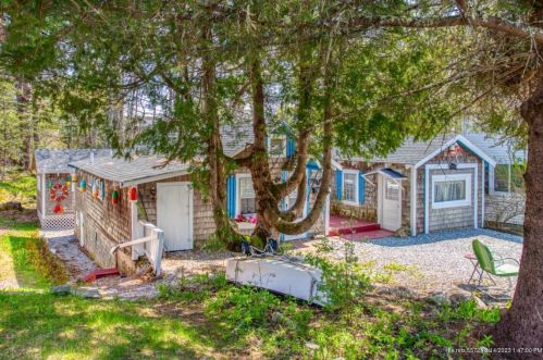 36 Fullerton St, Boothbay-Harbor, ME 04538 exterior