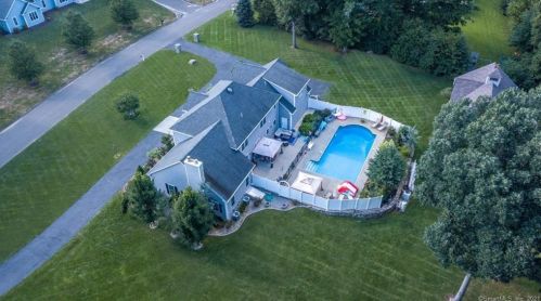 12 Night Hawk Ln, Sandy Hook, CT 06482 exterior
